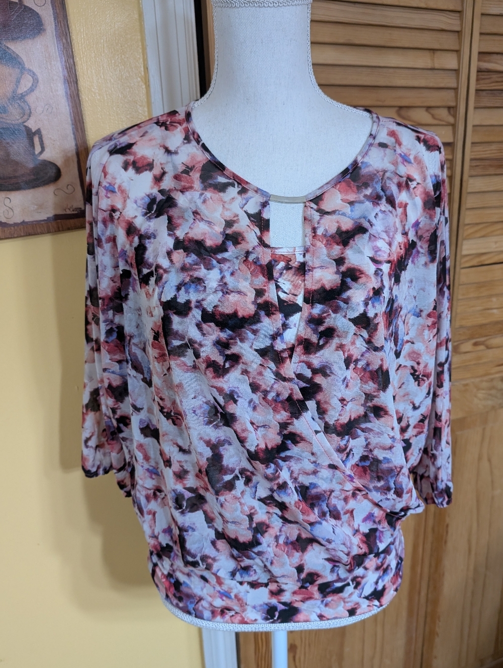 JENNIFER LOPEZ Floral Watercolor Top Red Label Size S